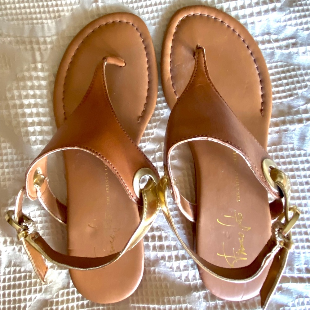 Franco Sarto size 5 leather sandals with gold straps